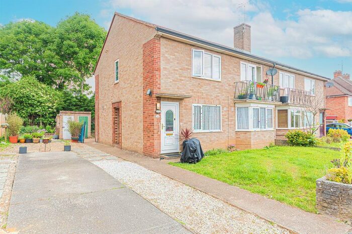 2 Bedroom Maisonette To Rent In Reeves Way, Wokingham, RG41