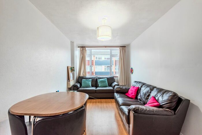 5 Bedroom Terraced House To Rent In Queens Drive, Guildford, GU2