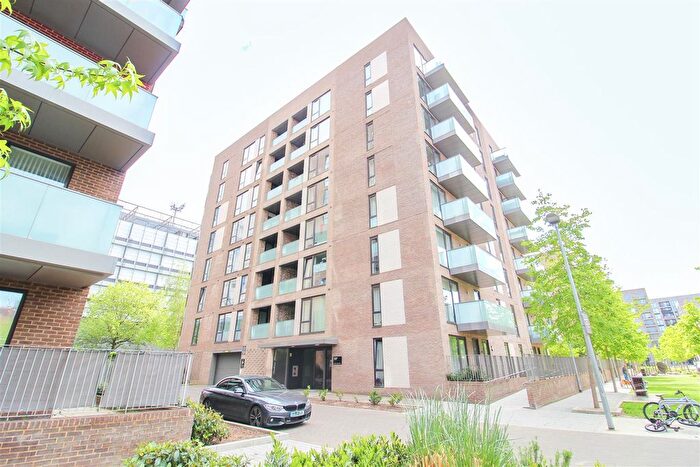1 Bedroom Flat For Sale In Deauville Close, London, E14