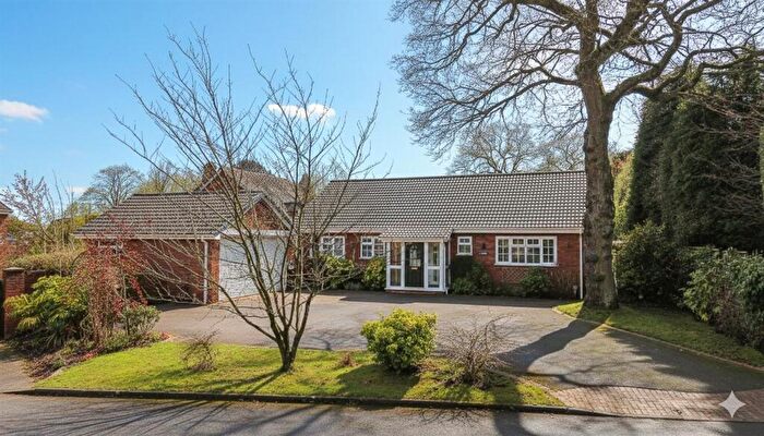 4 Bedroom Bungalow To Rent In Pinfield Drive, Birmingham, B45