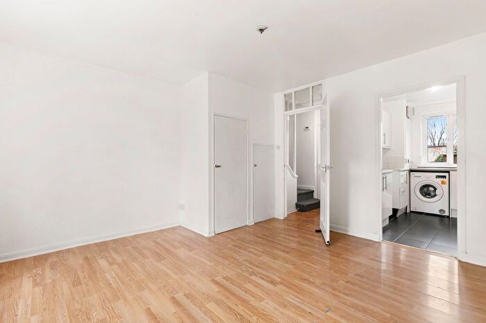 2 Bedroom Maisonette To Rent In John Kennedy Court, Newington Green Road, N1
