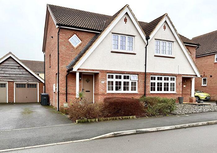 3 Bedroom Semi Detached House For Sale In Beacon Drive, Calne, SN11