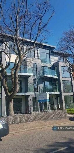 2 Bedroom Flat To Rent In Pine Ridge, London, SE23