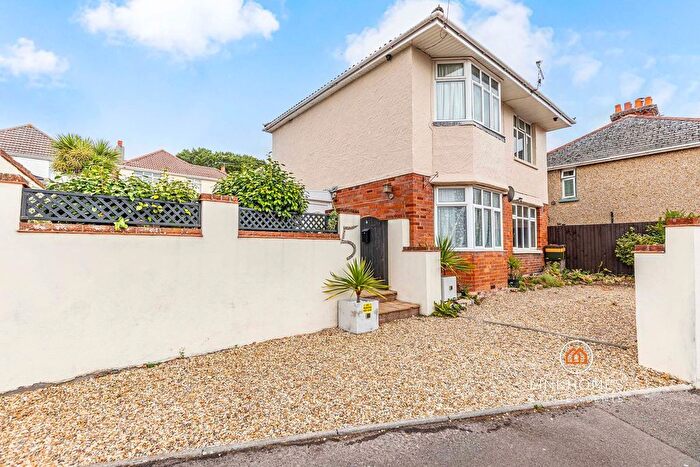 3 Bedroom Detached House For Sale In Queens Road, Poole, BH14