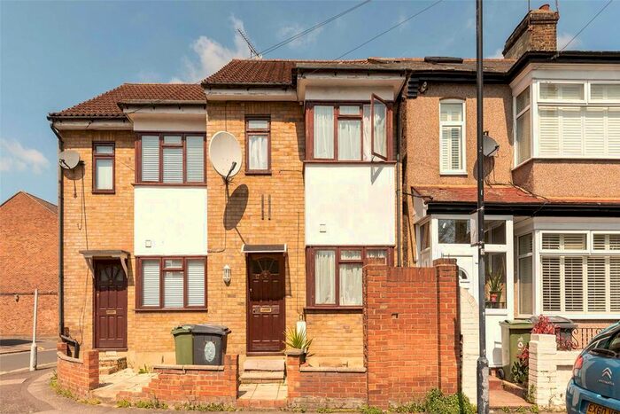 3 Bedroom Terraced House To Rent In Orchard Street, Walthamstow, London, E17