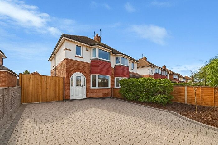 3 Bedroom Semi Detached House For Sale In Winchester Avenue, Worcester, Worcestershire, WR2