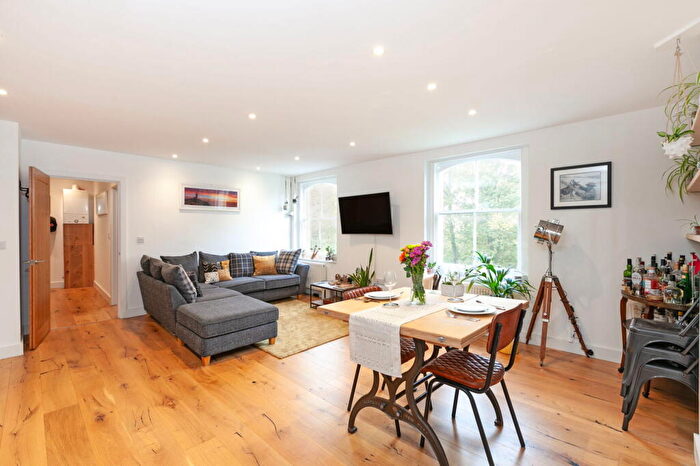 2 Bedroom Duplex For Sale In Central Hill, London, SE19