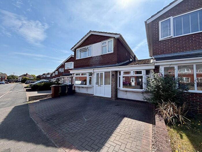 3 Bedroom Link Detached House To Rent In Elms Road, Coton-in-the-elms, DE12