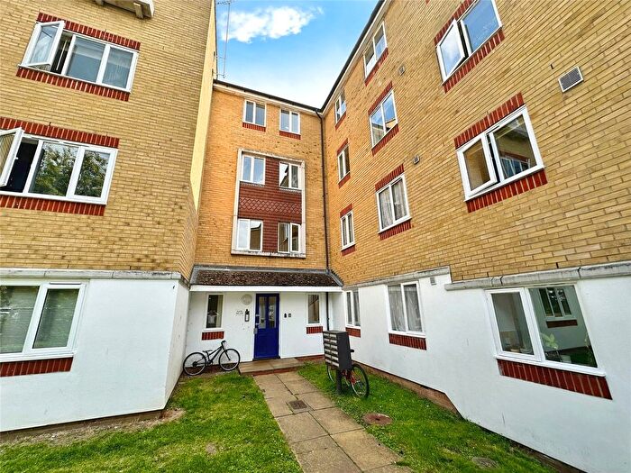 2 Bedroom Flat For Sale In Dadswood, Harlow, Essex, CM20