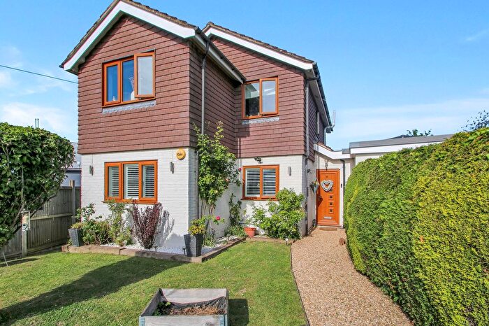 4 Bedroom Detached House For Sale In Front Road, Woodchurch, TN26