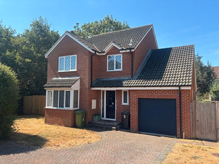 4 Bedroom Detached House For Sale In Piercefield, Reading, RG31