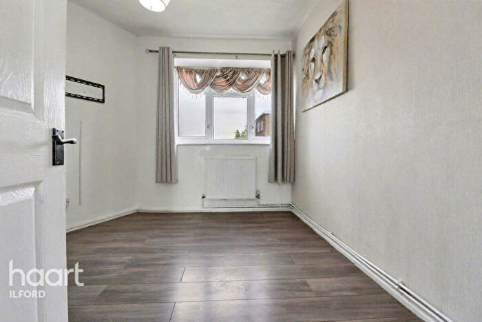 2 Bedroom Flat To Rent In Bradfield Drive, Barking, IG11