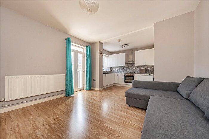 1 Bedroom Flat For Sale In Spur Road, Isleworth, TW7