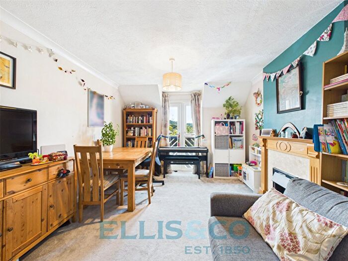 1 Bedroom Flat For Sale In Douglas Road, Tonbridge, Kent, TN9