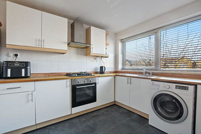 3 Bedroom Flat To Rent In Truro Road, London, N22