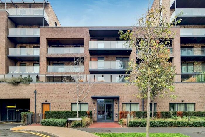 3 Bedroom Flat To Rent In Tizzard Grove, Blackheath, London, SE3