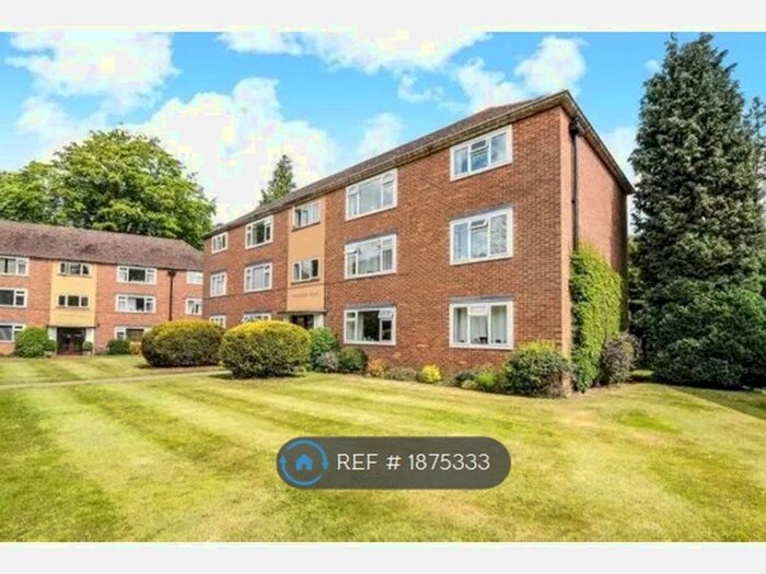 2 Bedroom Flat To Rent In Trotsworth Court, Virginia Water, GU25