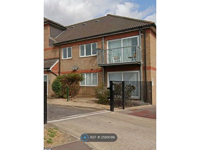 2 Bedroom Flat To Rent In Castle House, Dagenham, RM9