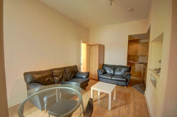 2 Bedroom Flat To Rent In Newlands Road, High West Jesmond, Newcastle Upon Tyne, NE2