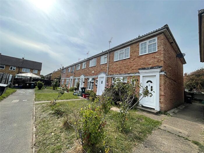 3 Bedroom End Of Terrace House To Rent In Brompton Close, Hounslow, Greater London, TW4