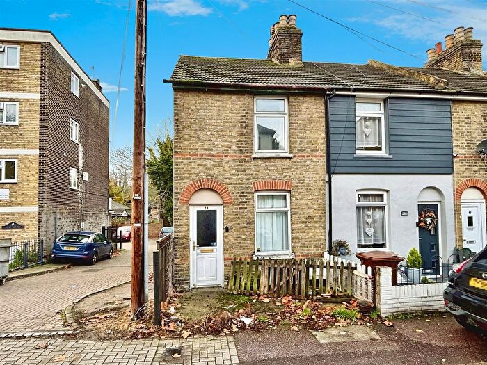 2 Bedroom End Terrace House For Sale In Kings Road, Chatham, ME5