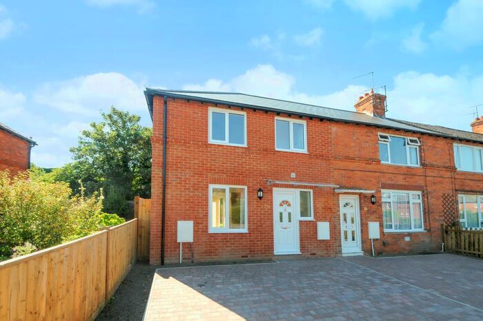 2 Bedroom End Of Terrace House To Rent In Newbury, Berkshire, RG14