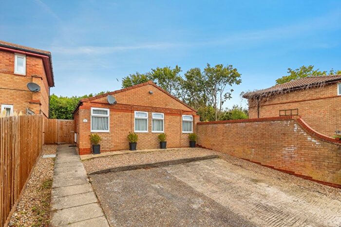 3 Bedroom Bungalow For Sale In Silicon Court, Shenley Lodge, Milton Keynes, MK5