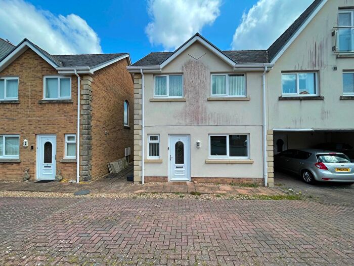 3 Bedroom Semi-Detached House To Rent In Cwrt Y Dderwen, Llanelli, SA15