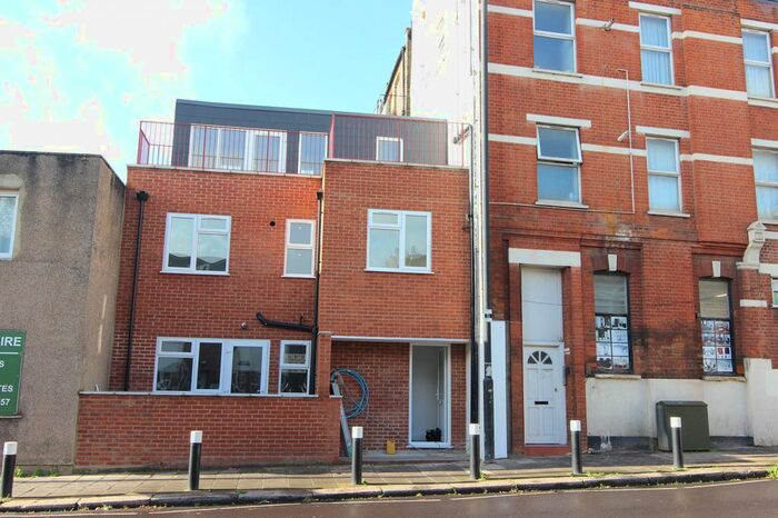 4 Bedroom Maisonette To Rent In Vicarage Parade, West Green Road, London, N15