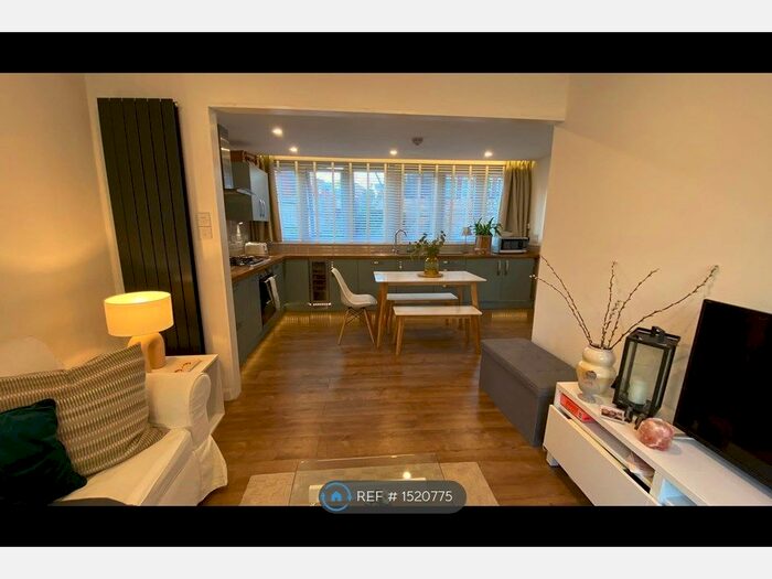 2 Bedroom Flat To Rent In Chilton Grove, London, SE8