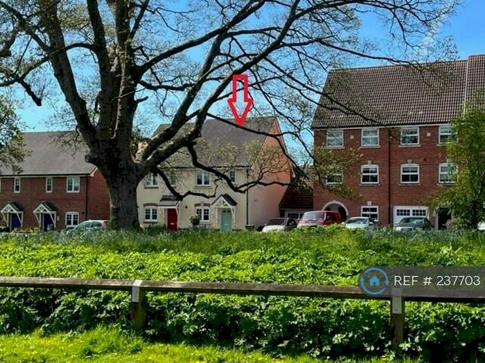 3 Bedroom Semi-Detached House To Rent In Claines Street, Alton, GU34