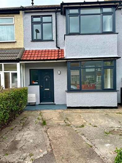 3 Bedroom Property To Rent In Streatham Vale, London, SW16