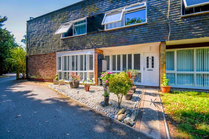 1 Bedroom Flat For Sale In Charing Hill, Charing, TN27