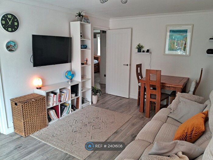 2 Bedroom Flat To Rent In Chalfont Close, Hemel Hempstead, HP2