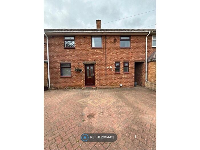 3 Bedroom Terraced House To Rent In Oak Crescent, Biggleswade, SG18