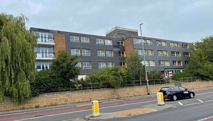 1 Bedroom Flat For Sale In Flat Kirkstall Gate, Commercial Road, Leeds, West Yorkshire, LS5