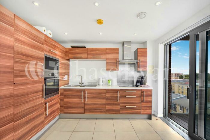2 Bedroom Apartment To Rent In Bootmakers Court, The Watermark, Stepney Green, E1