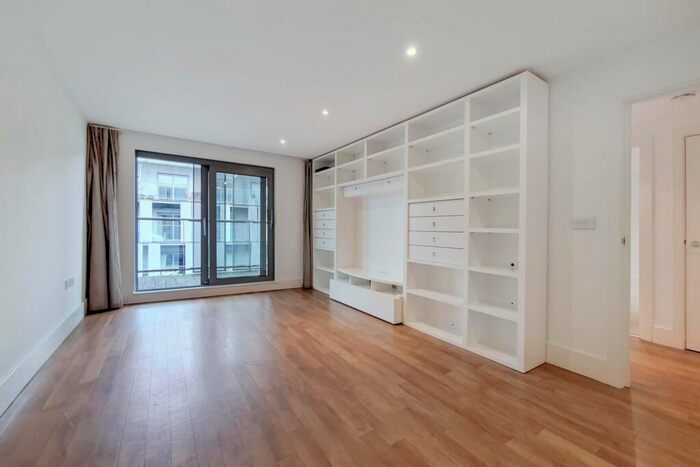 2 Bedroom Flat To Rent In Royal Carriage Mews, Woolwich, London, SE18