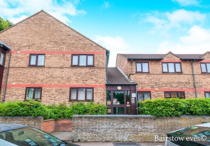 2 Bedroom Flat To Rent In Halstead Court, London, E17