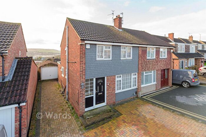 3 Bedroom Semi Detached House For Sale In Hever Croft, Rochester, Kent, ME2