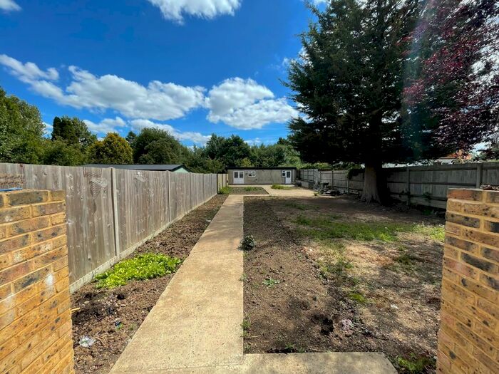 6 Bedroom Semi-Detached House To Rent In Uxendon Crescent, Wembley, HA9