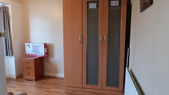 1 Bedroom Flat To Rent In Wadham Gardens, Greenford, UB6