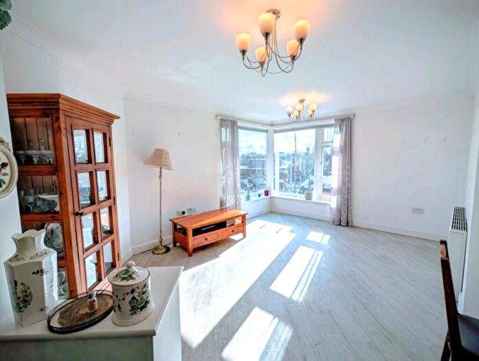 2 Bedroom Apartment For Sale In Northampton Place, Slough, SL1