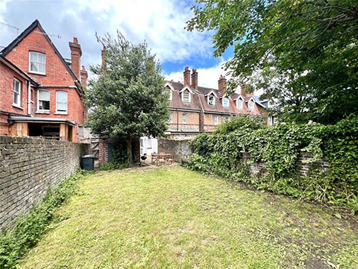 1 Bedroom Apartment For Sale In York Road, Guildford, Surrey, GU1