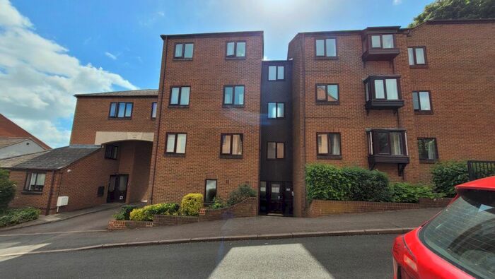 2 Bedroom Flat To Rent In Hollies Court, Banbury, Oxon, OX16