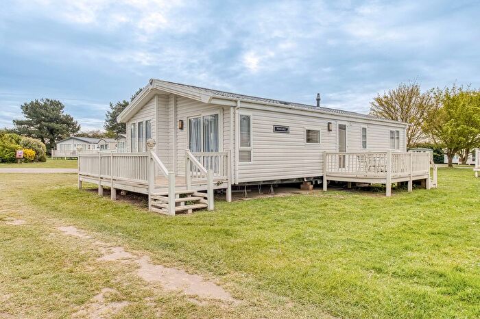 3 Bedroom Lodge For Sale In Butt Lane, Burgh Castle, NR31