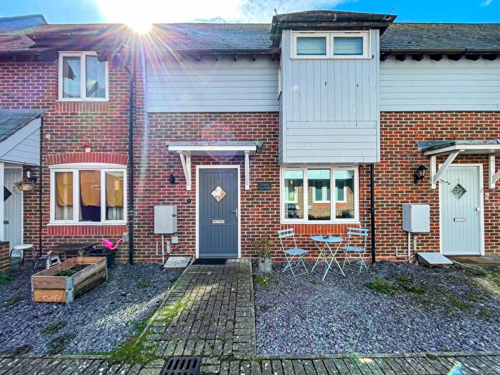 2 Bedroom House To Rent In Clarendon Mews, Worthing, BN11