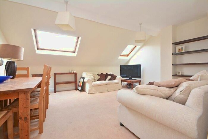 2 Bedroom Flat To Rent In Brayburne Avenue, Clapham, SW4