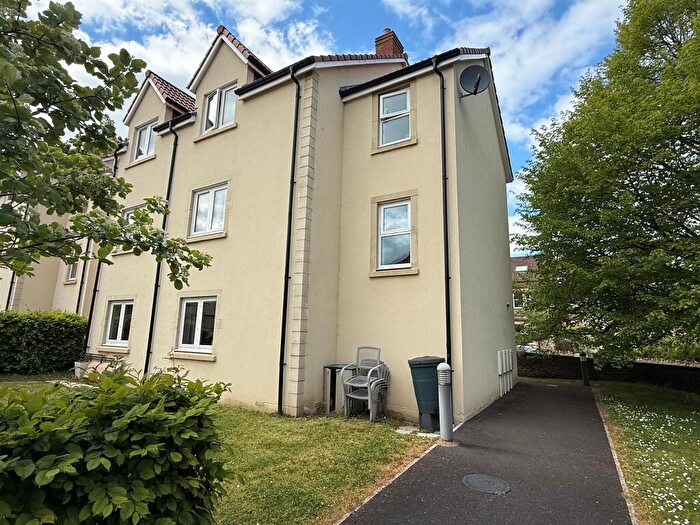 2 Bedroom Flat For Sale In Bennett Gardens, Frome, BA11