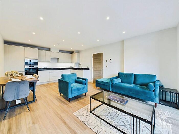 2 Bedroom Flat To Rent In St Marys Lane, Upminster, RM14